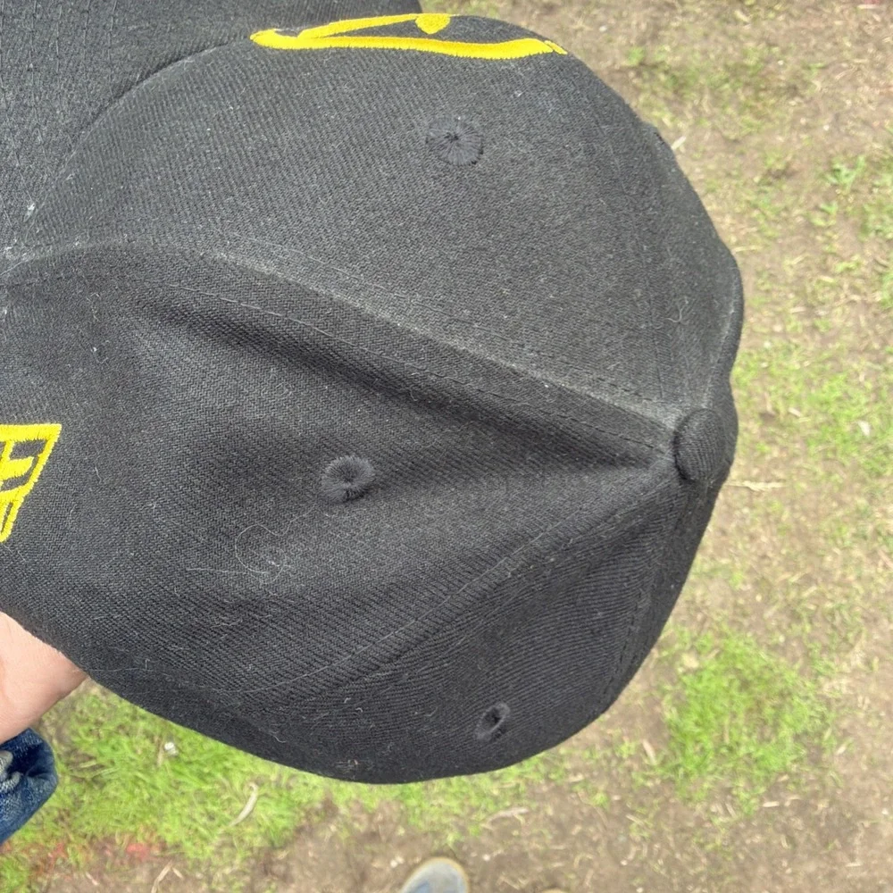 RARE 2016 Pokemon Silhouette Sync Collection Pikachu New Era 9fifty Snapback Hat
